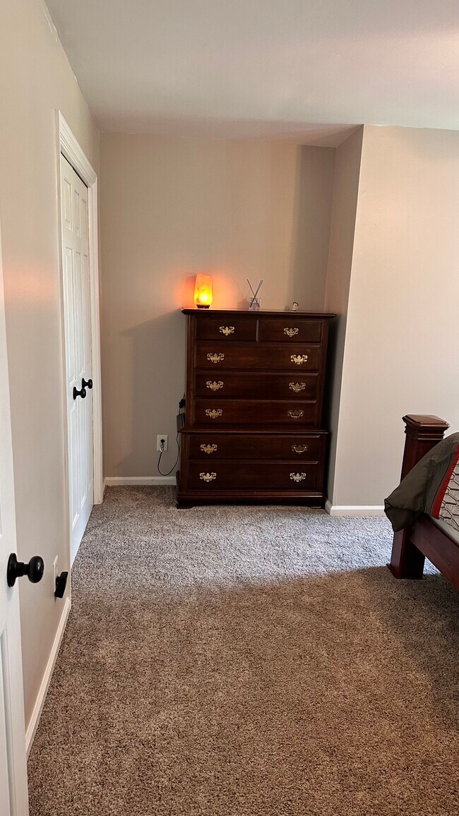 Building Photo - 6718 Deep Creek Dr