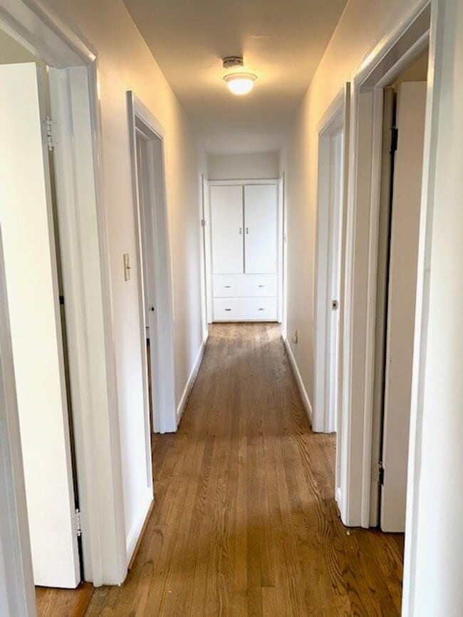 Building Photo - ONE LEVEL Single Family Home Close To Interstates!