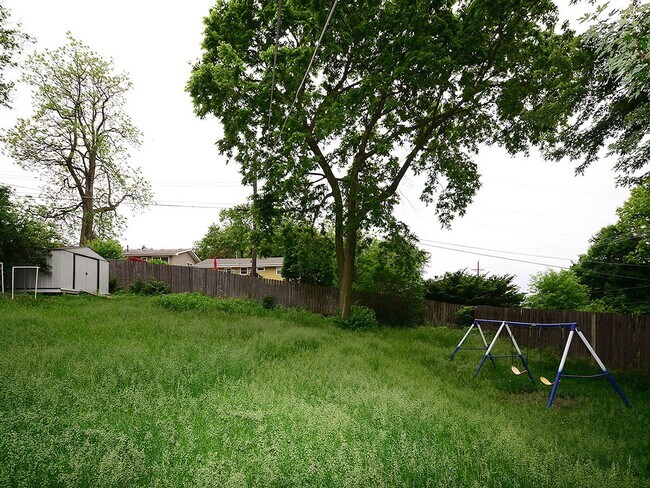 Building Photo - 2108 S 46th St