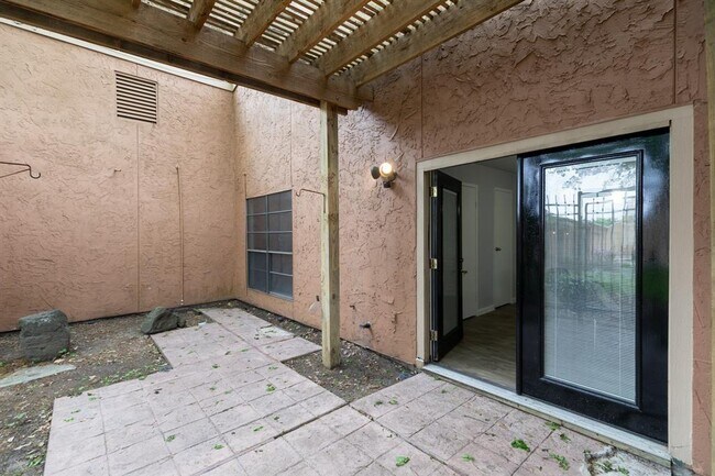 Building Photo - 2471 Briarwest Blvd