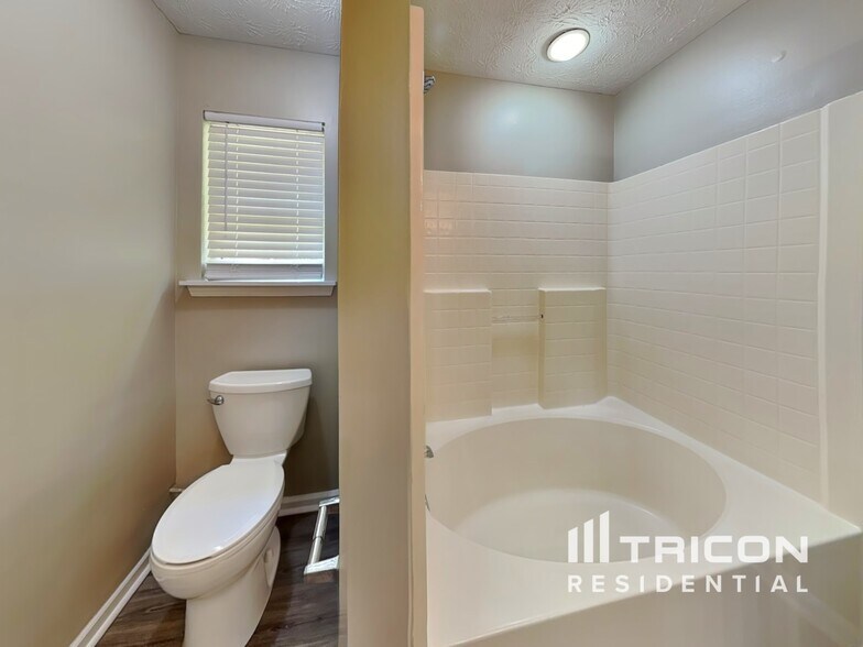 Building Photo - 2340 Amber Hills Way