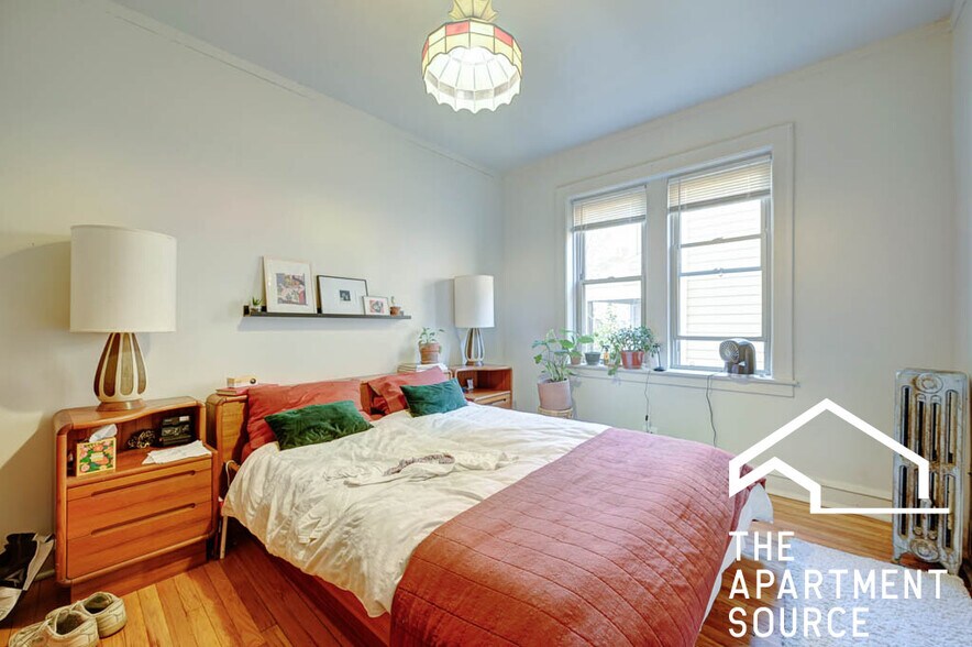 Building Photo - 2842 N Whipple St