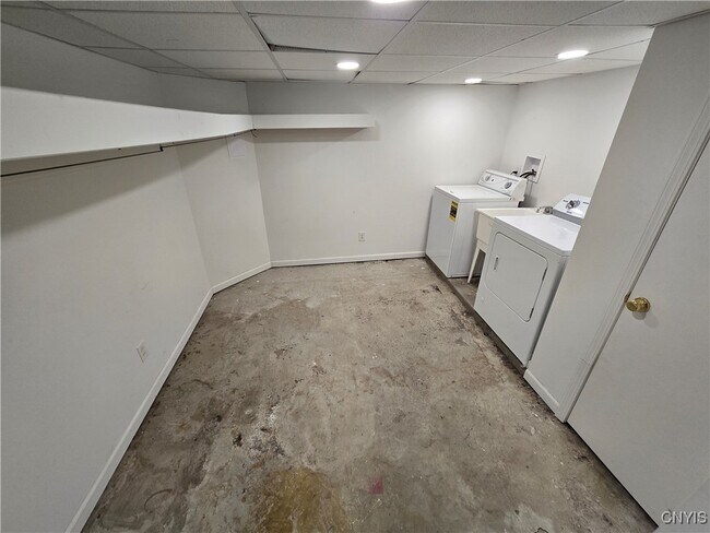 Building Photo - 205 Elmbrook Dr