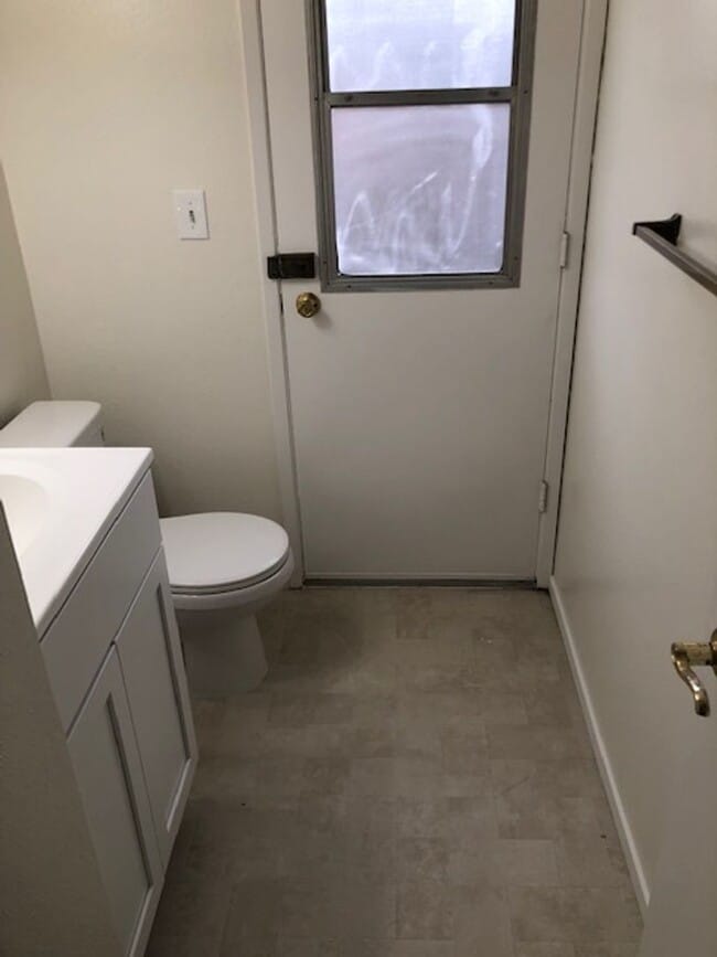 Building Photo - 4 Bed/2.5 Bath  Two Story Home in San Diego