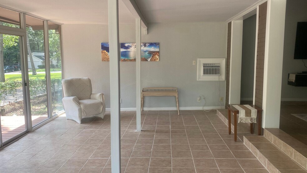 Primary Photo - 111 Rigby Owen Rd