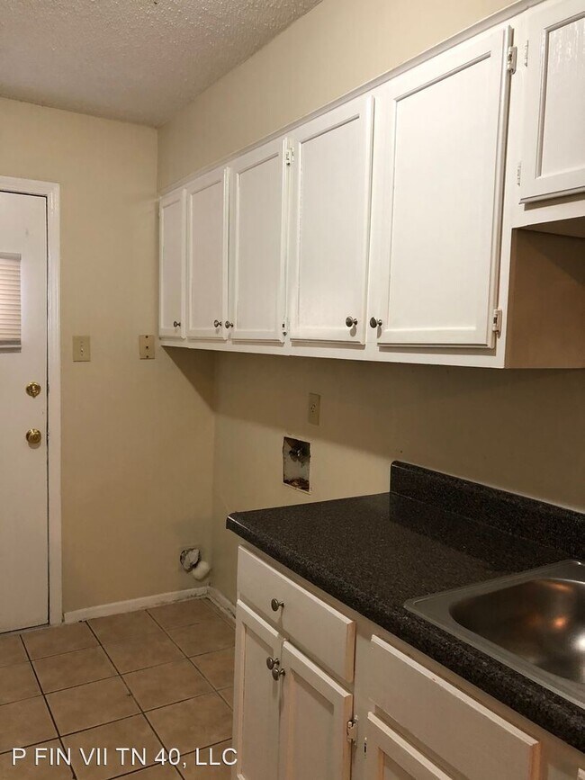 Building Photo - 2 br, 2 bath House - 4496 Wooddale Avenue
