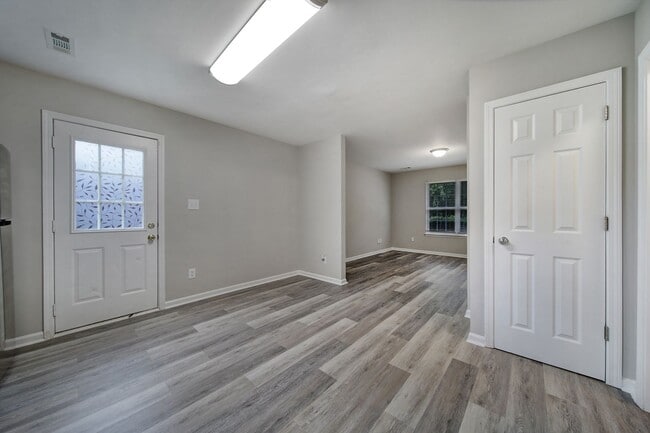 Building Photo - Lovely 4 Bed 2 Bath Home in Charlotte!