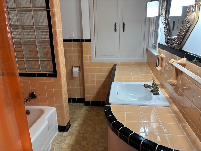 Building Photo - Grandville ranch available now