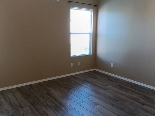 Building Photo - 3 Bedroom, 2 Bathroom Home! Schedule a Showing!