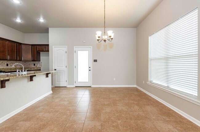 Building Photo - 3 Bedroom 2 bath for rent