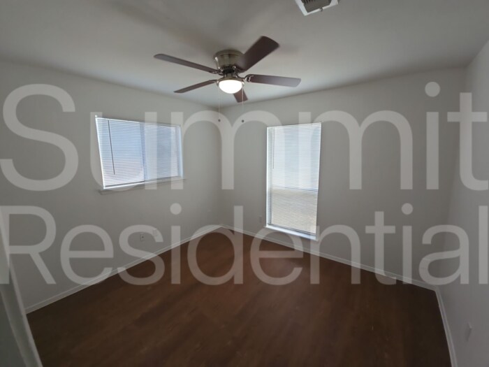 Building Photo - 1104 Columbia Ave