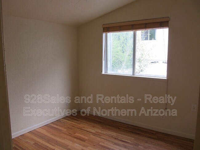 Building Photo - 535 S Ernest St