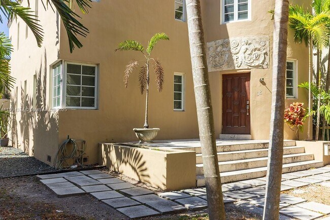 Building Photo - 32 Calabria Ave