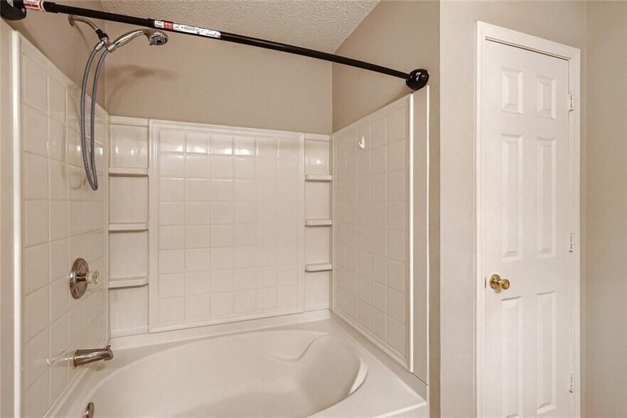 Building Photo - 707 Breeze Ln