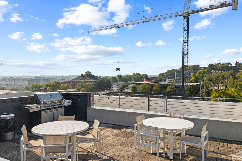 Building Photo - 806 Olympic St