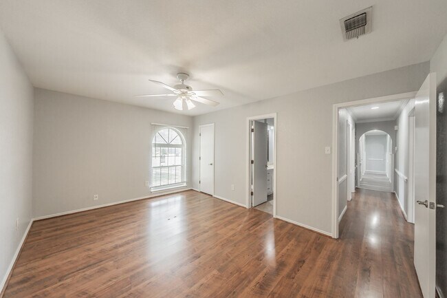 Building Photo - Charming Updated Home on Quiet Cul-de-Sac