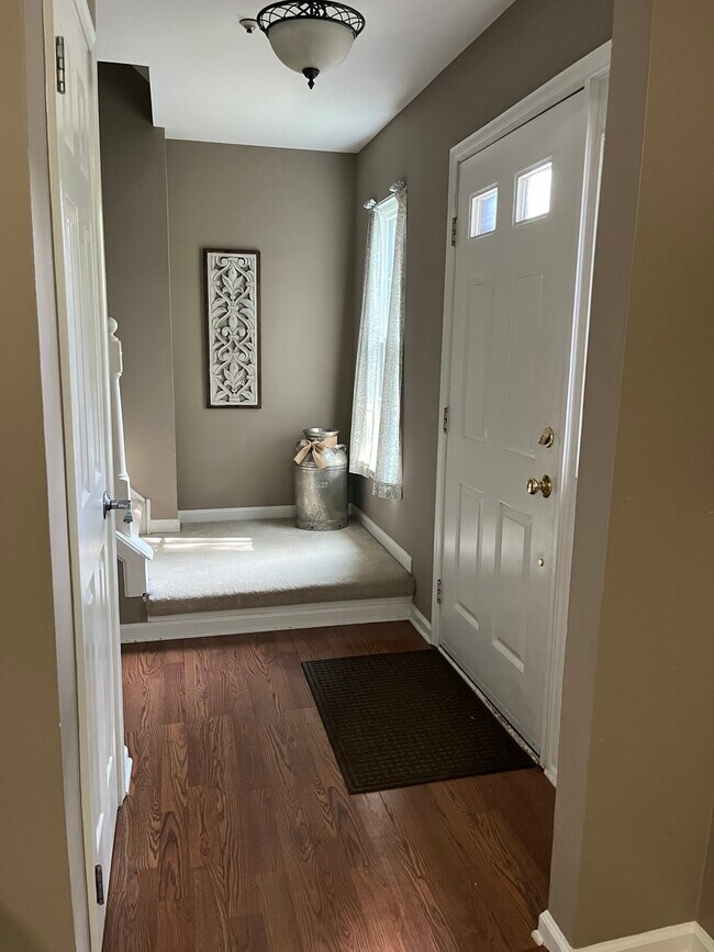 Building Photo - 1461 Conifer Dr