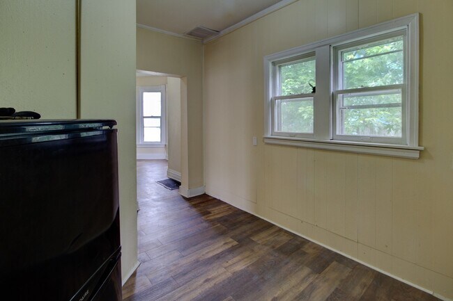 Building Photo - 2530 7th Ave