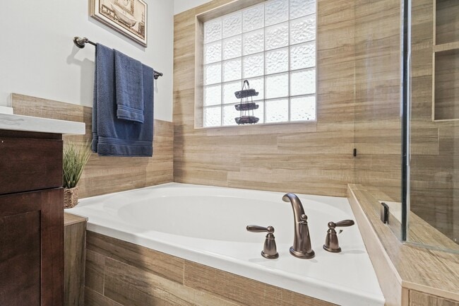 Building Photo - 6707 Oakbranch Manor Ln