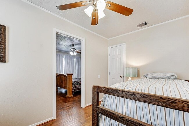 Building Photo - 465 Water View Dr