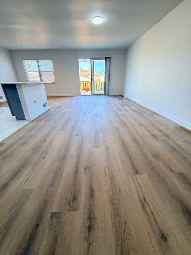 Building Photo - 15-75-75 208th Pl