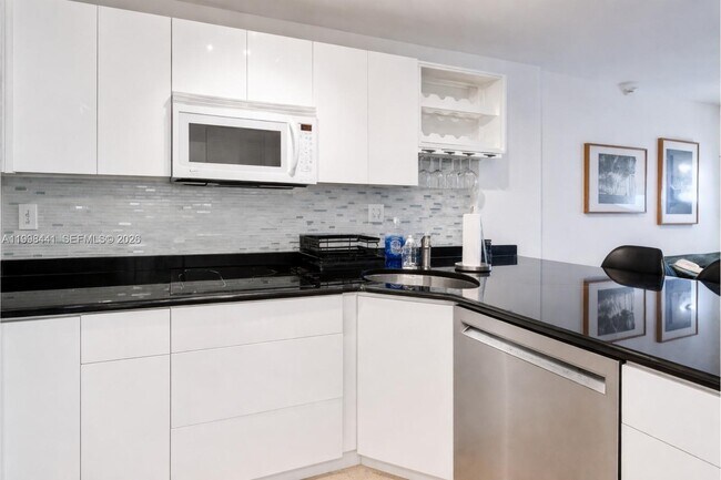 Building Photo - 1035 West Ave