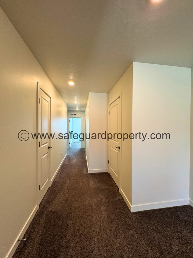 Building Photo - Beautiful Townhome in Saratoga Springs