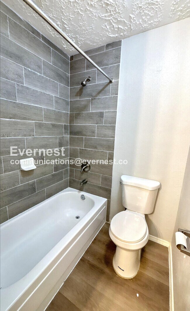 Building Photo - 20021 Cottonglade Ln