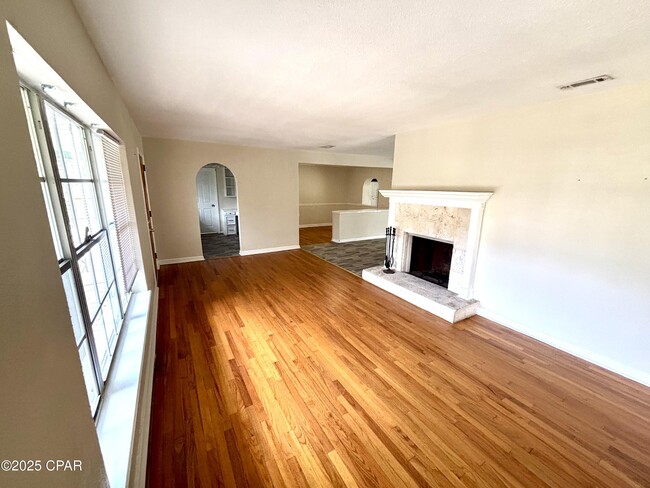 Building Photo - 1206 Buena Vista Blvd