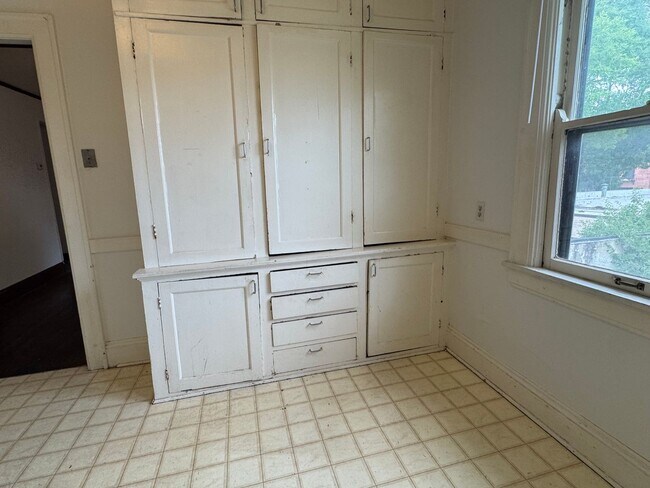 Building Photo - 213-215 N Paterson