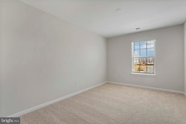 Building Photo - 496 Hanson St