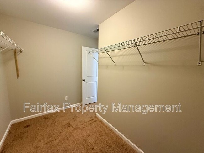 Building Photo - 127 Rosebud Ln