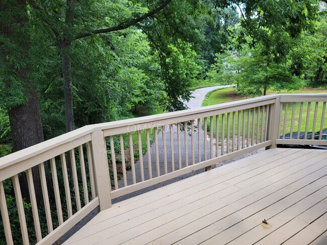 Building Photo - Charming 2 Bedroom Duplex Unit in Decatur!