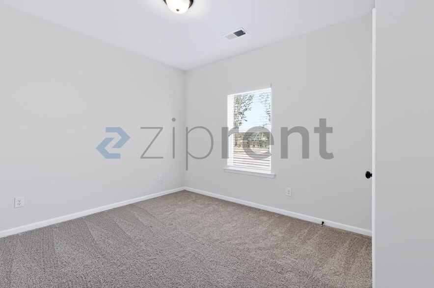 Building Photo - Unit