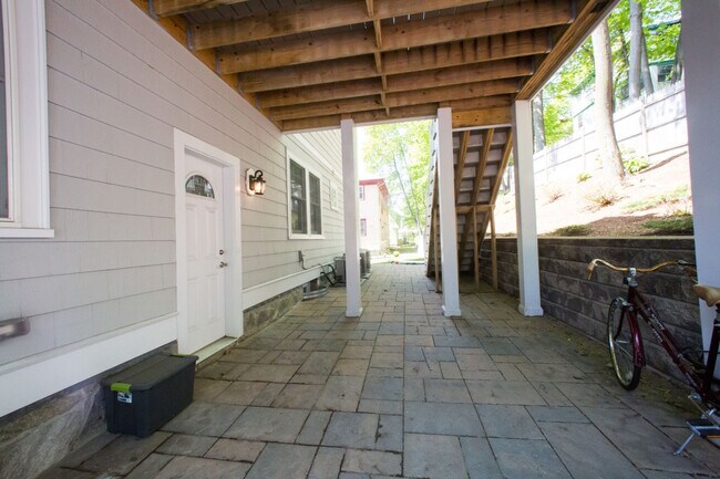 Building Photo - 39 Beaconsfield Rd