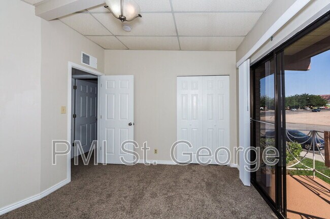 Building Photo - 210 E 600 S