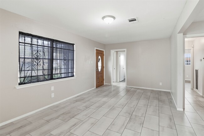 Building Photo - 6226 Antha St