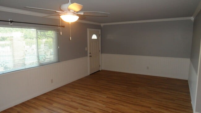 Building Photo - Nicely Updated 1 Bedroom 1 Bathroom, Coco ...
