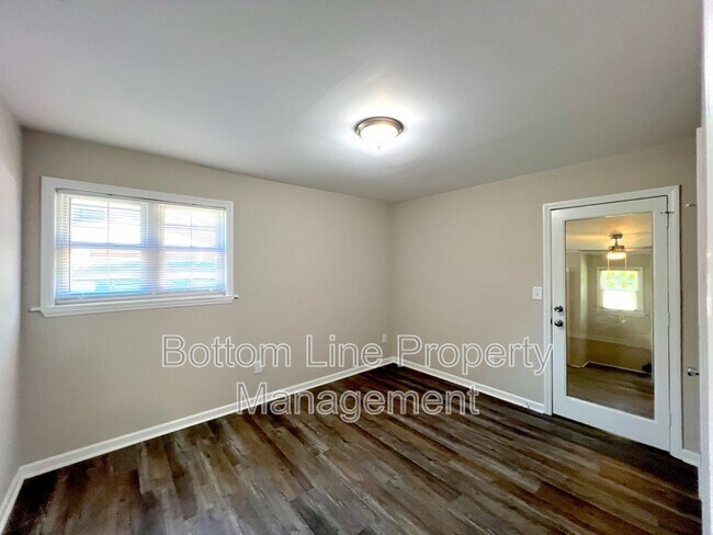 Building Photo - 801 Ridgedale Ct