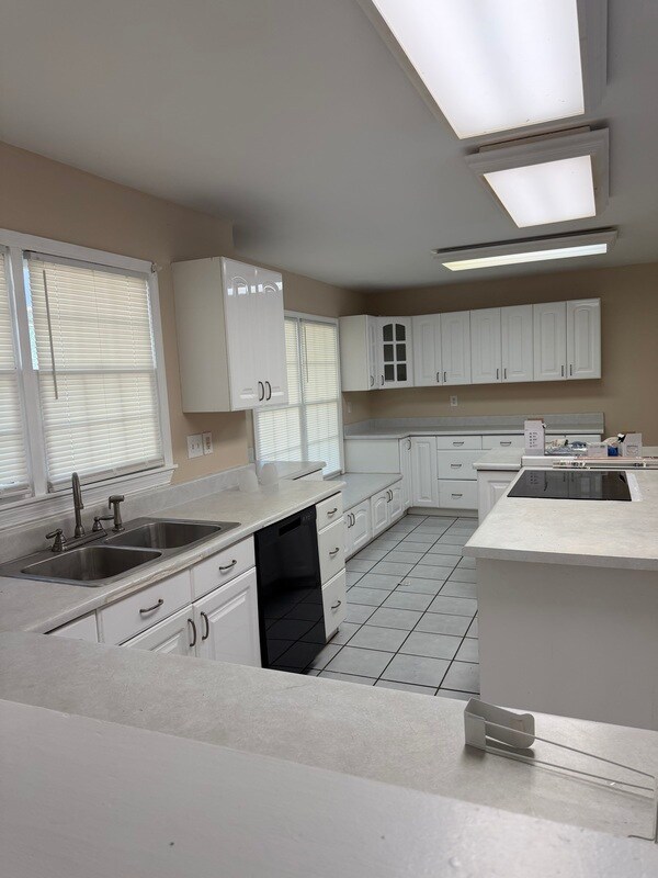 Building Photo - 4925 Janice Dr