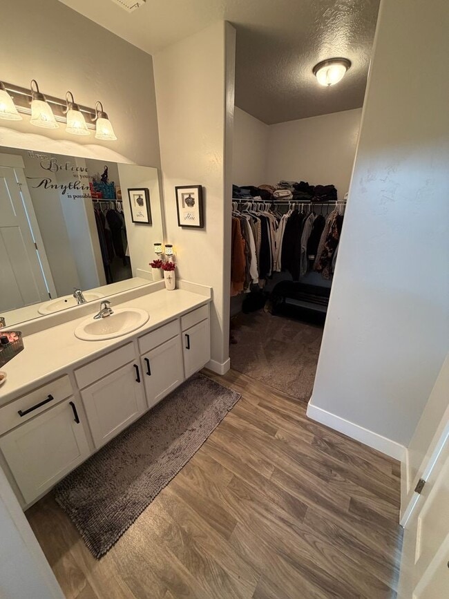 Building Photo - Beautiful 3-Bedroom Condo in Herriman! (Dog-Friendly)
