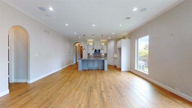 Building Photo - 8870 Van Allen Dr