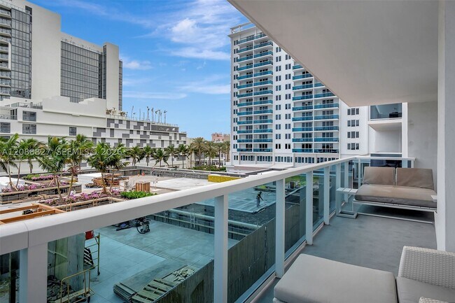 Building Photo - 2301 Collins Ave