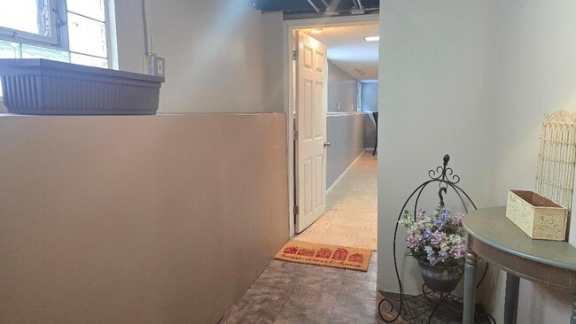 Building Photo - 4509 N Knox Ave