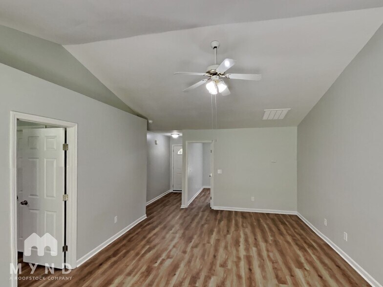Building Photo - 3604 Oakwood Rd