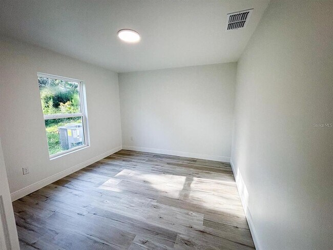Building Photo - 2201 Conway Dr
