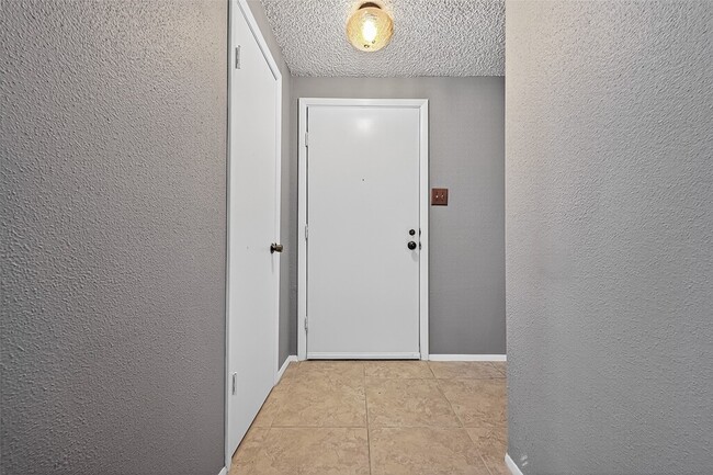 Building Photo - 16355 Sierra Grande Dr