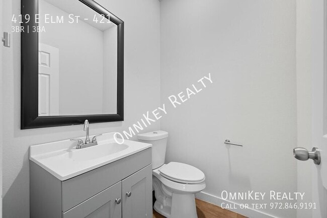 Building Photo - 419 E Elm St