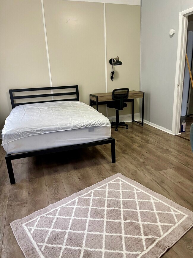 Bedroom 1 - 83 Murray St