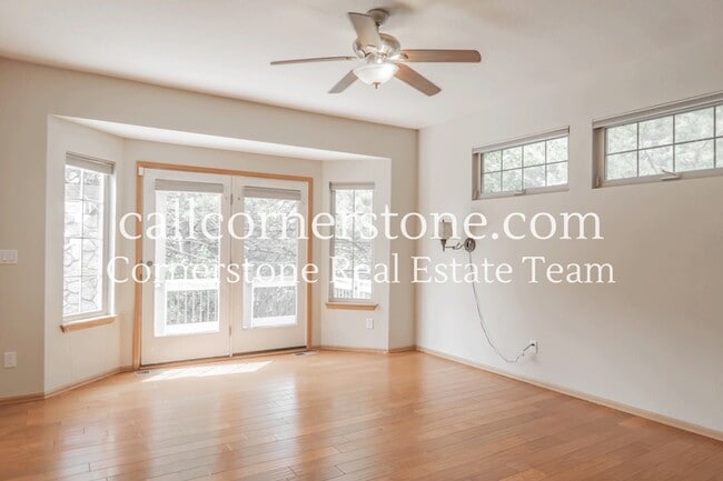 Building Photo - 5535 Jarman St